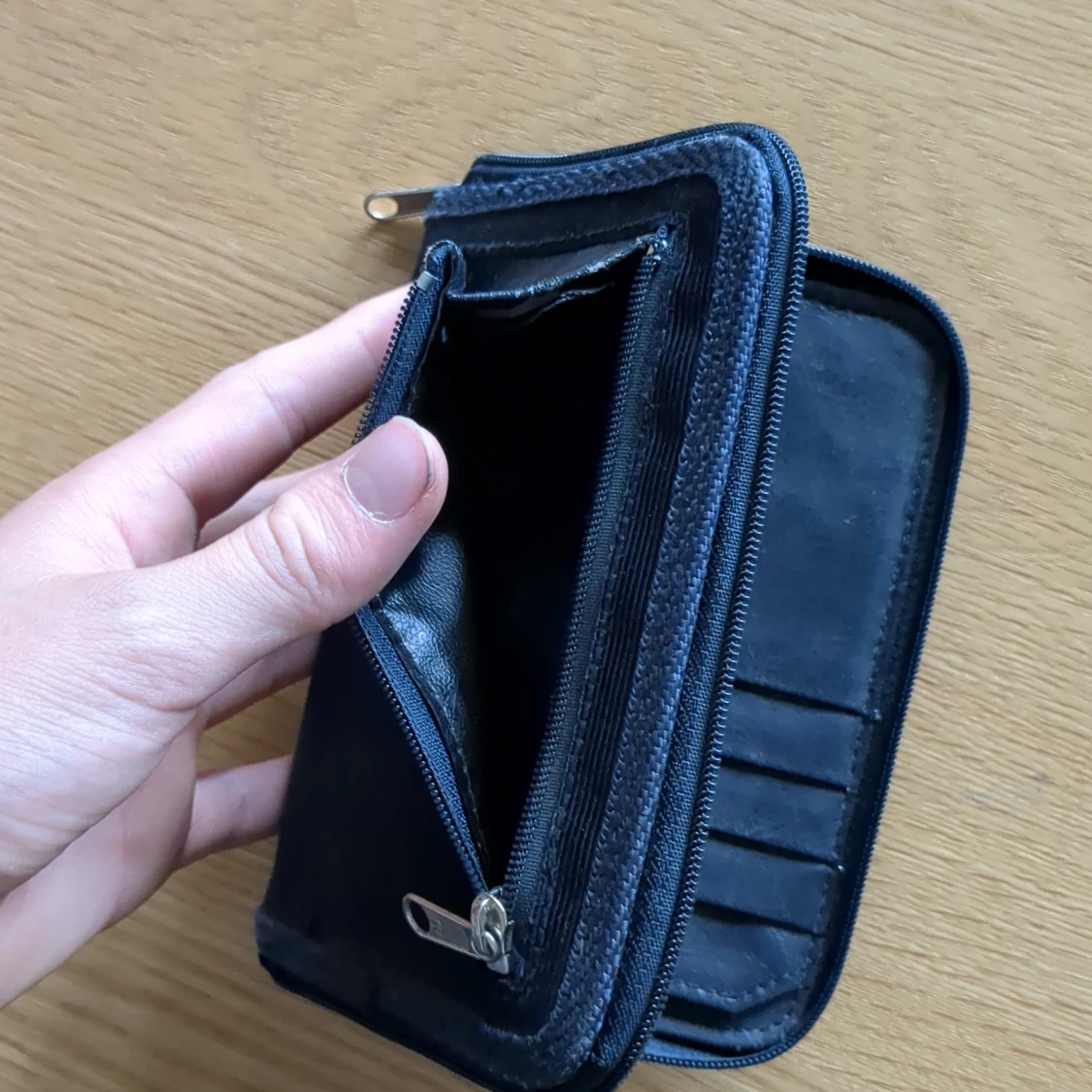 Mörkblå plånbok från Gant - 4