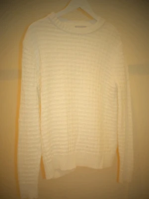 Vit stickad tröja från Mango - Hej, säljer nu min vita stickade tröja från mango eftersom den ej passar mig längre! Condition är: 9/10 Hör av dig om du har några frågor!