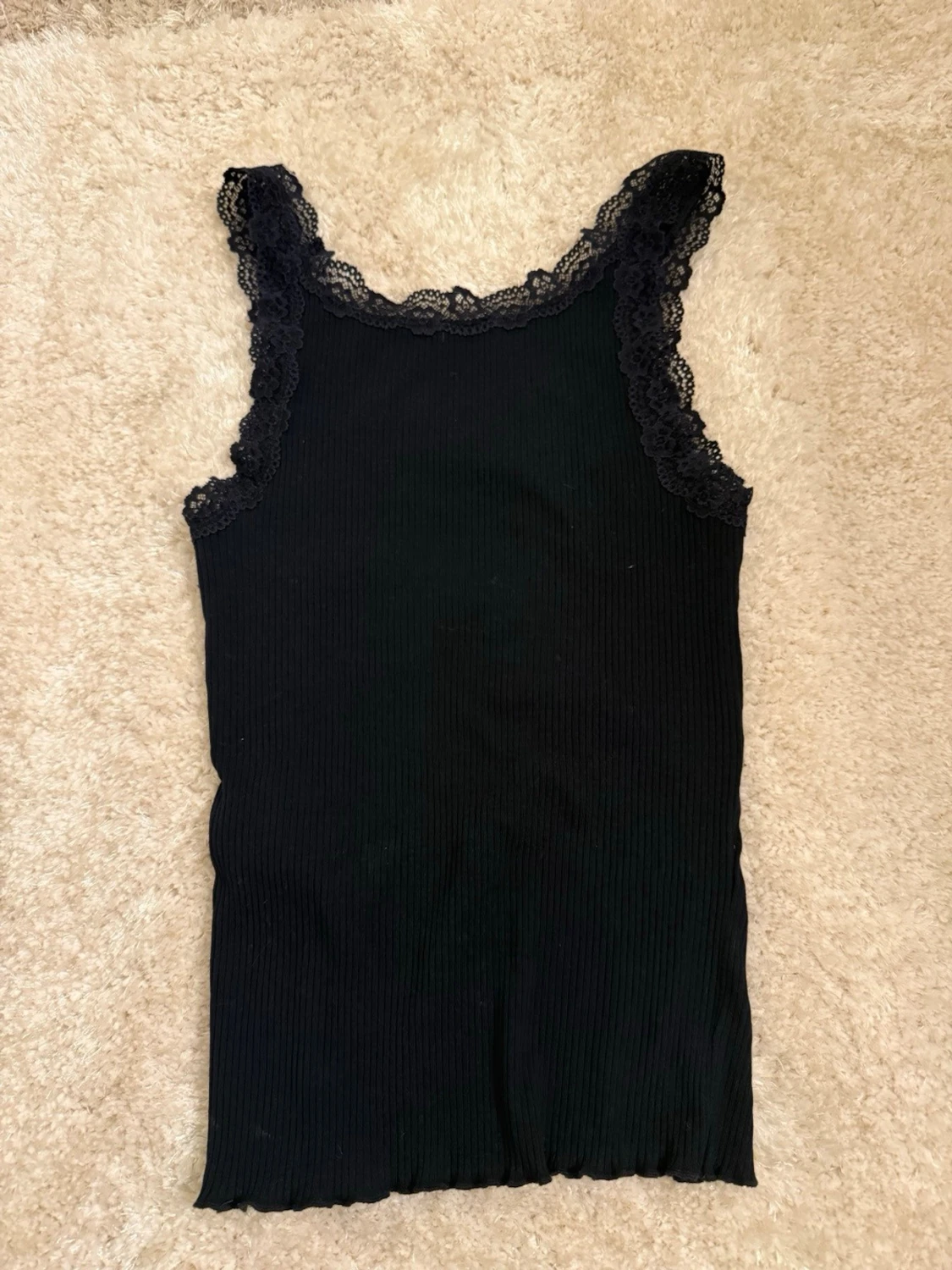 Mörkblå linne med spets  - 2