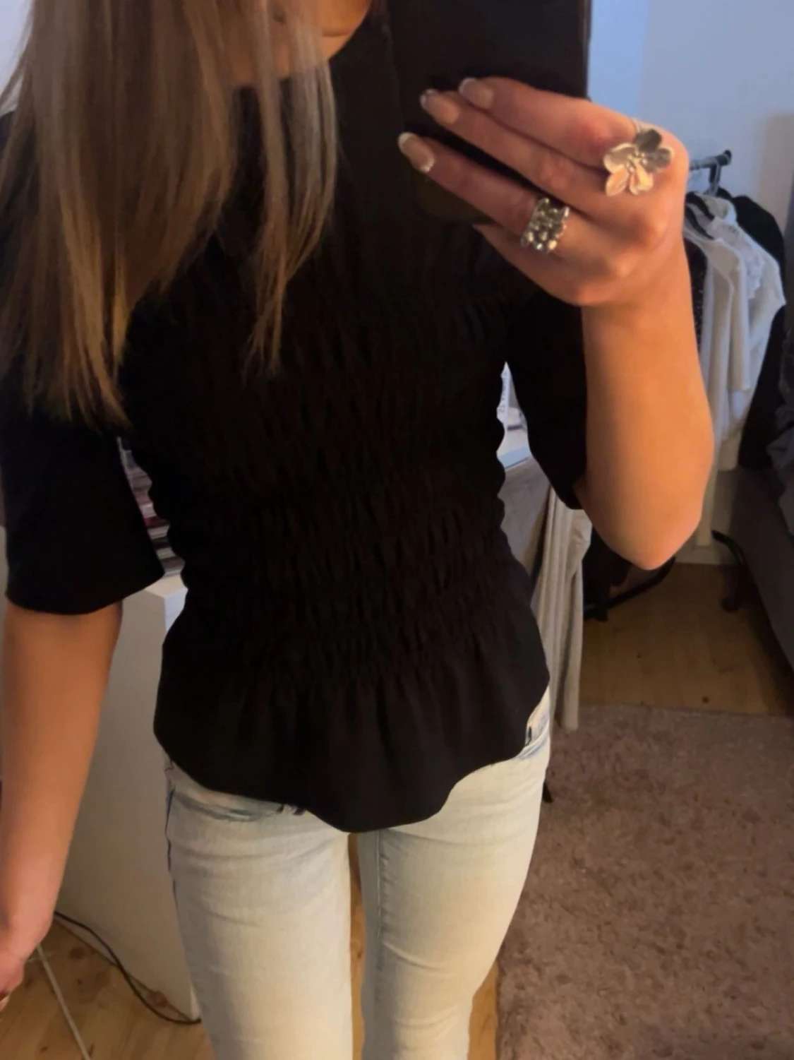 Svart smockad t-shirt & Other Stories - 2