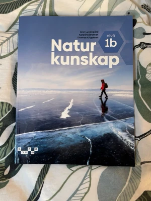 Naturkunskap 1b - Naturkunskapsbok 1b i nyskick, senaste upplagan. ISBN 978-91-523-6651-6