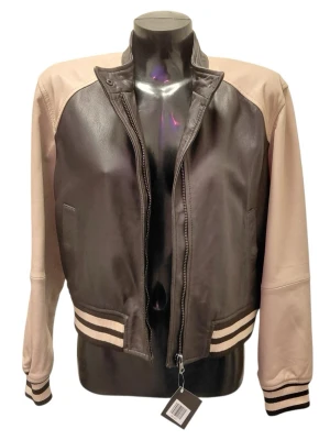 Ibana baseball leatherjacket - Ibana aitonahkatakki Koko: 46 Pituus: 53 cm Hihan pituus: 61 cm Hartialeveys: 54 cm