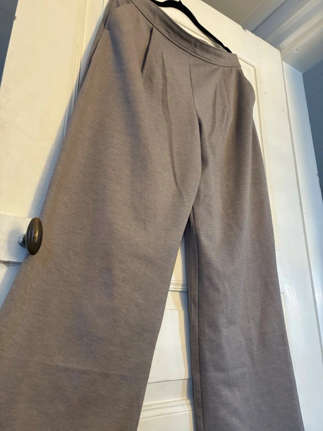 Grå slappa kostymbyxor från H&M