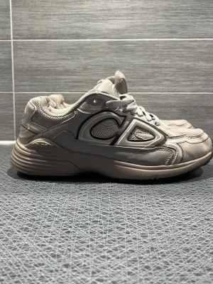 B30s inte äkta! - B30s nu till salu för 279kr! Skorna är inte äkta där med priset! Hör av er vid fundering!😊