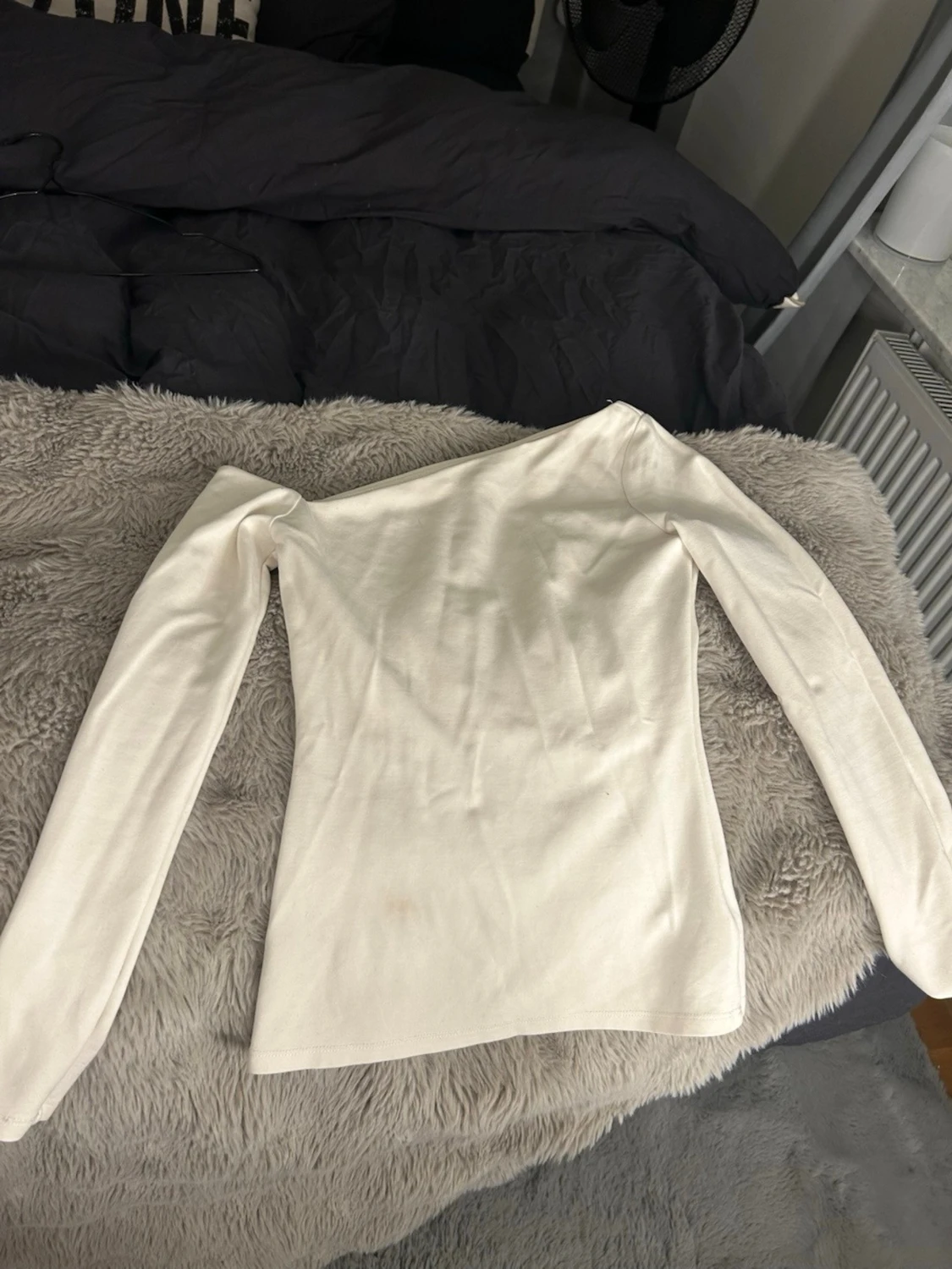 Vit långärmad offshoulder topp i bomull - 1