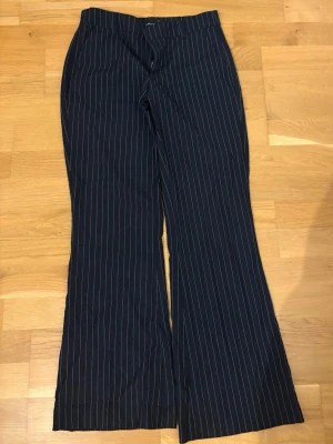 Kostymbyxor - Bootcut kostymbyxor. 