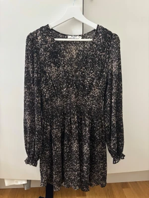 Klänning Nakd - Jättefin mönstrad klänning från Nakd 