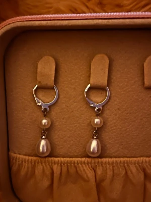 Örhängen  - Rostfritt stål. Egengjorda. Postar oftast samma eller dagen efter köp 