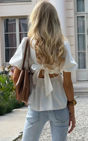 Meet me there blus - Säljer min fina blus från Meet me there då jag köpte fel storlek, endast provad! Säljer för 320, nypris 502. Pris kan diskuteras vid snabb affär. Strolek M/L, dock ganska liten i storleken!! ❤️❤️(flyttar utomlands ca 12e januari så om någon är intresserad så köp innan dess😍)