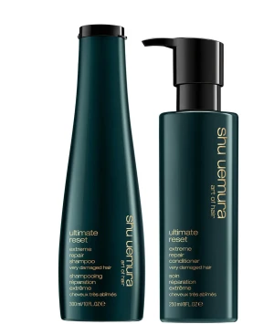 Shu Uemura Ultimate Reset duo - Säljer ett set med Ultimate Reset extreme repair shampoo och balsam från Shu Uemura. Flaskan är mörkgrön med guldfärgad text och har en stilren design. Schampot är 300 ml och balsamet 250 ml, perfekt för dig som vill ge ditt hår extra vård. Nypris 1300kr