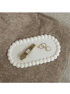 Smyckes & ljusbricka - Smyckes o ljusbricka o fat går att ha annat på också. Går att få i olika färger o former! Enligt önskemål då jag tillverkar dem själv  Den på bilden för 100kr 😊 Skicka meddelande för frågor, tveka ej!