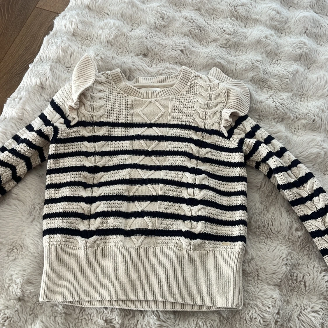 Randig stickad tröja - 1