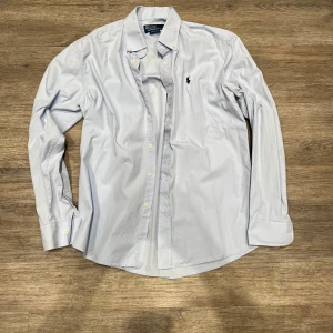 Ljusblå skjorta från Polo Ralph Lauren - Polo Ralph Lauren, storlek M, 