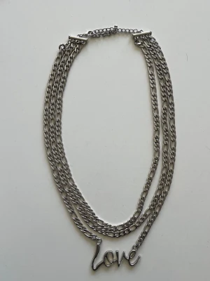Halsband  - Snyggt halsband med tre kedjor, helt nytt🥰