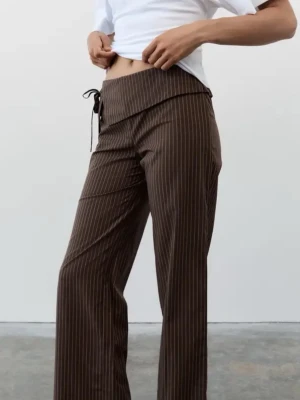 Svarta kostymbyxor - Säljer byxorna på bilden fast svarta. Från Glassons stl au 8/S (köpta från australien). Aldrig använda