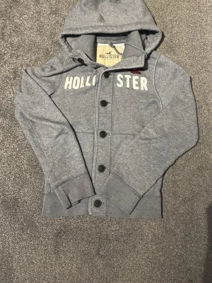 Hollister hoodie  - Det vintage hollister hoodie skick 8/10 inga defekter💯