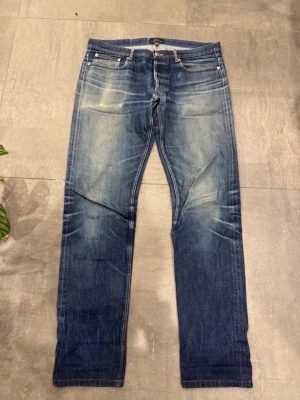 A.P.C selvedge jeans  - Säljer nu flera stycken selvedge jeans från A.P.C | Storlek: 33 | Inga defekter | Med slitningar | Nypris: 3000kr | Skriv om du har funderingar | Kan mötas upp | 