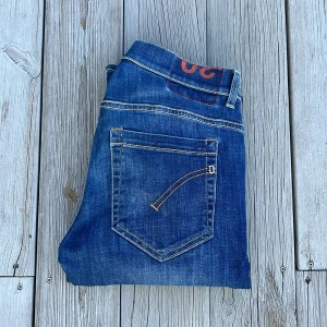 Dondup George  - Säljer ett par stilrena dondup george detox i storlek 30, skinny fit men sitter lite mer slim på någon kortare.. kan skicka mer detaljer bilder om så önskas och priset kan diskuteras vid snabb affär! /Scandi Reventio