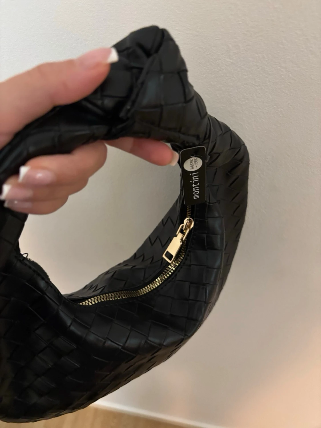 Svart flätad handväska med knut - 3