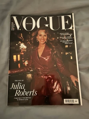Vogue British February 2024 (Julia Roberts) - Säljer för 200, köper du alla tidningar jag har kan du få dem för 2000 eller 3 för 500<3