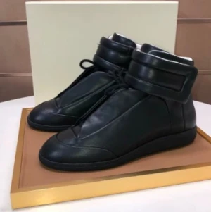 Maison margiela future - Skorna är helt nya och kommer med kvitto, box och allt annat. Den  är storlek 41 men passar 42. Kom med bud 