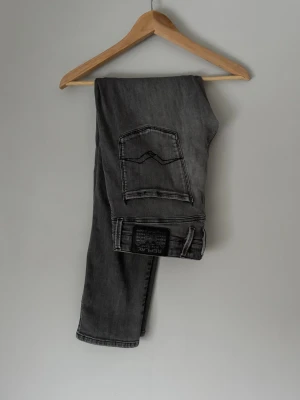 Grå Replay Anbass jeans herr - Grå Replay Anbass jeans | 31/32 | Mycket bra skick | Ställ gärna frågor 🙌🏼