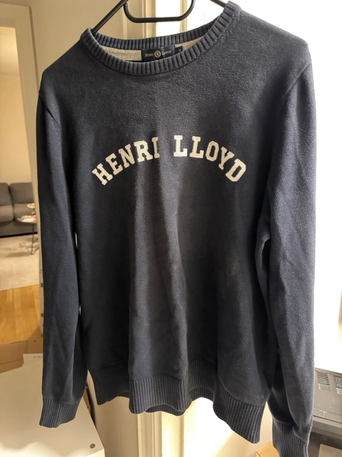 Mörkblå tröja från Henri Lloyd
