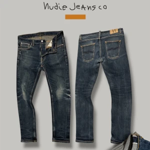 Selvege Nudie jeans  - Tja! Säljer ett par feta Nudie jeans dry selvege med snygg wash || Modellen är Lean Dean || Sitter riktigt skönt✅|| Längd 102cm, midja 42cm, lårvidd ish 25cm || Hör av er vid frågor och pris kan vi diskutera!💫