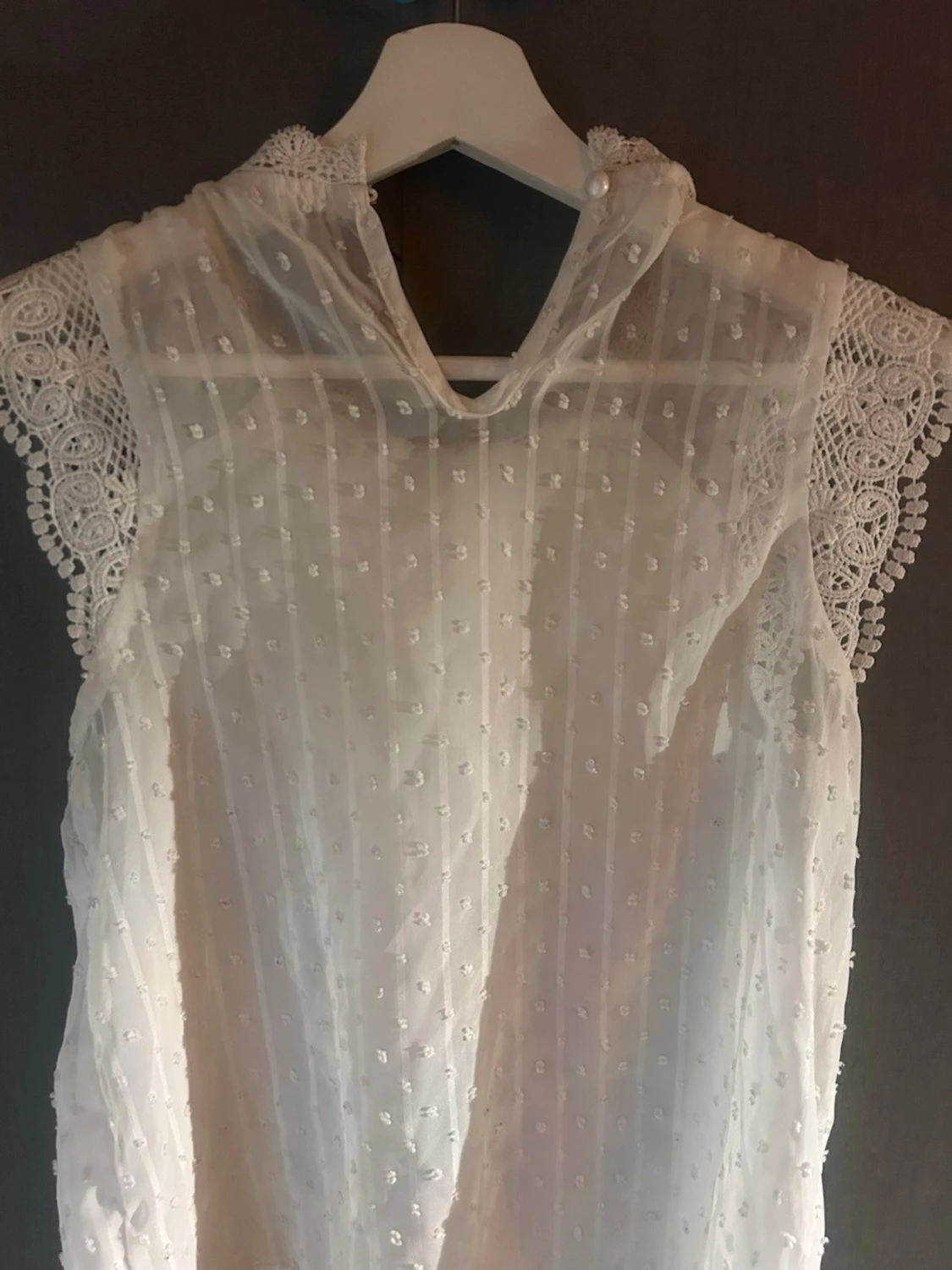 Vit spetsblus med broderade detaljer - 2