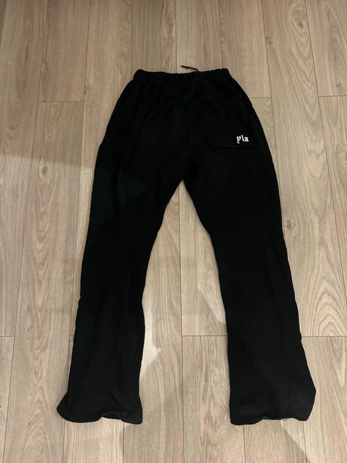Svarta mjukisbyxor från YoungLA  - 1