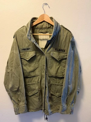 RalphLauren Denim&Supply Fieldjacket - Tjena! Säljer denna riktigt feta RalphLauren Denim&Supply jackan, RL D&S finns inte kvar längre vilket gör att jackan är lite svårare att få tag i, Storlek L, hör av dig vid funderingar!🙌