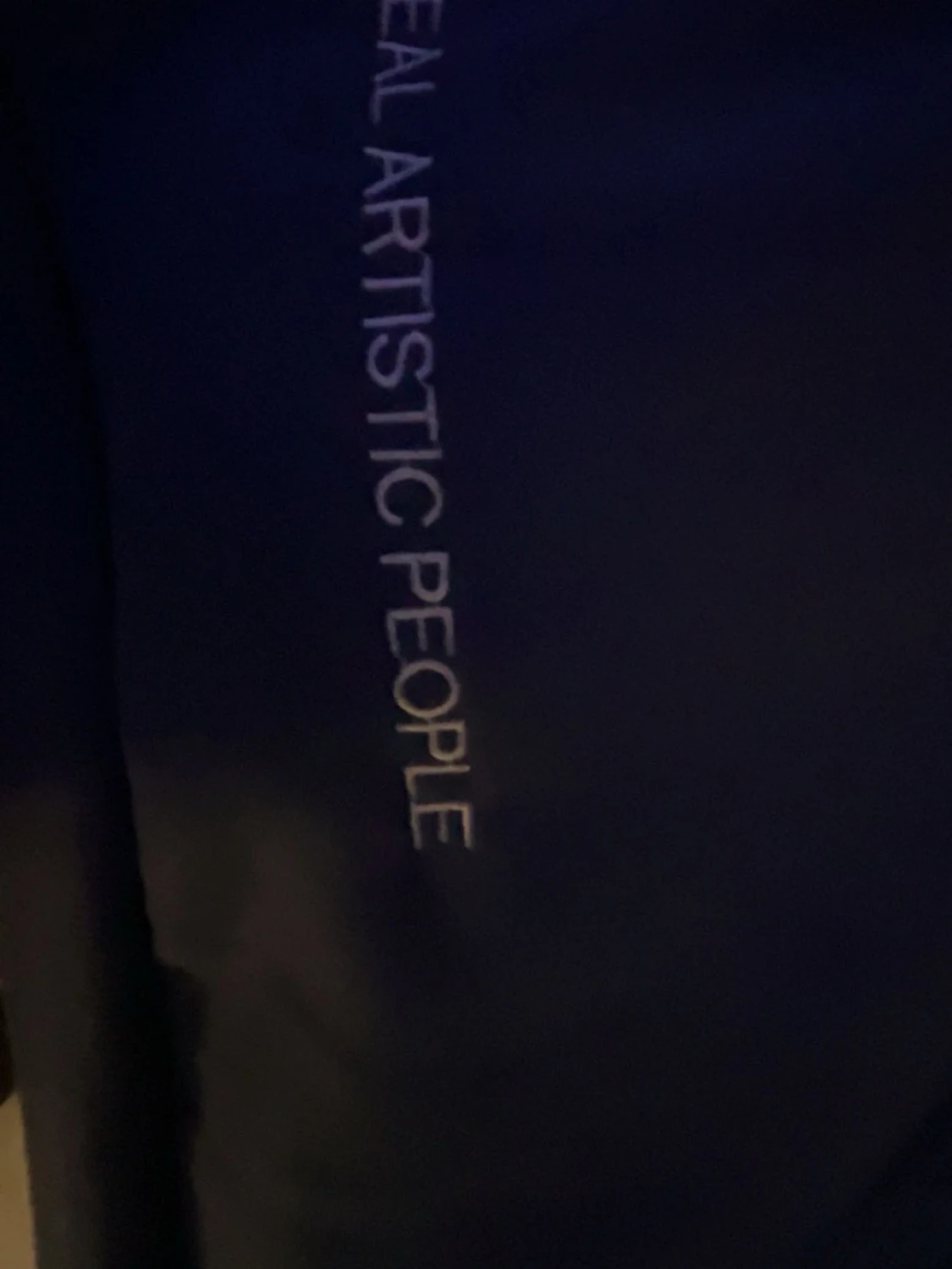 Mörkblå hoodie med strasstext - 4