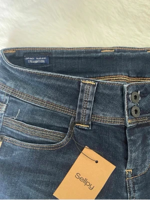 Pepejeans låg midja - Blåa lågmidjade jeans från Pepejeans som jag köpt på Sellpy, skriv för mått!!!💓