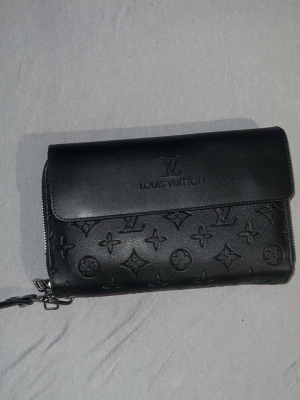 Liten Väska från Zara - Liten väska perfekt för dig som vill bära något lättare! Läder 