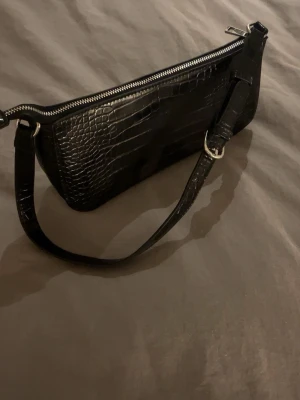 Svart väska  - Svart väska i mycket fint skick. 