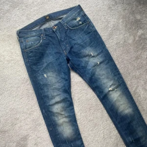 Lee jeans slitningar - Ett par tvärfeta Lee Jeans🌤️ | Passform: Slim, Tapered. | Hör av dig vid fler frågor!🙌