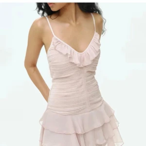 Rosa klänning  - Söt rosa klänning helt ny med lapp kvar 