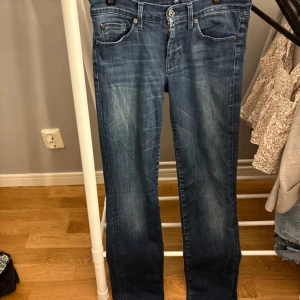 Bootcut jeans - Snygga jeans i storlek 28