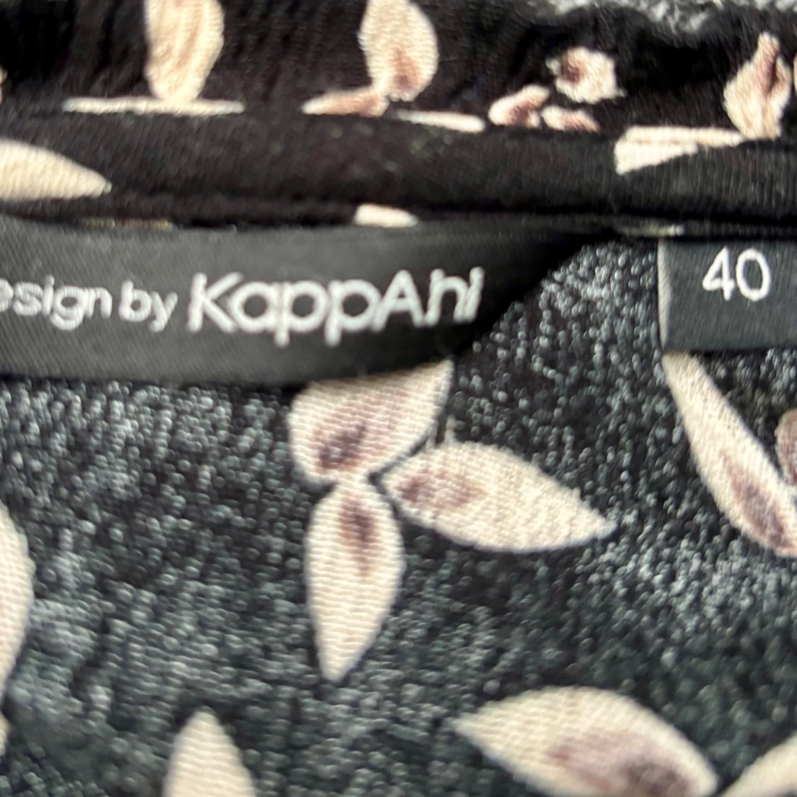 Svart blommig klänning KappAhl - 2