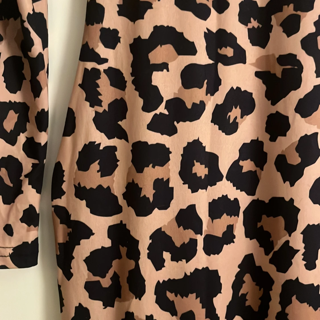 Lång leopardmönstrad klänning i mermaid passform - 2