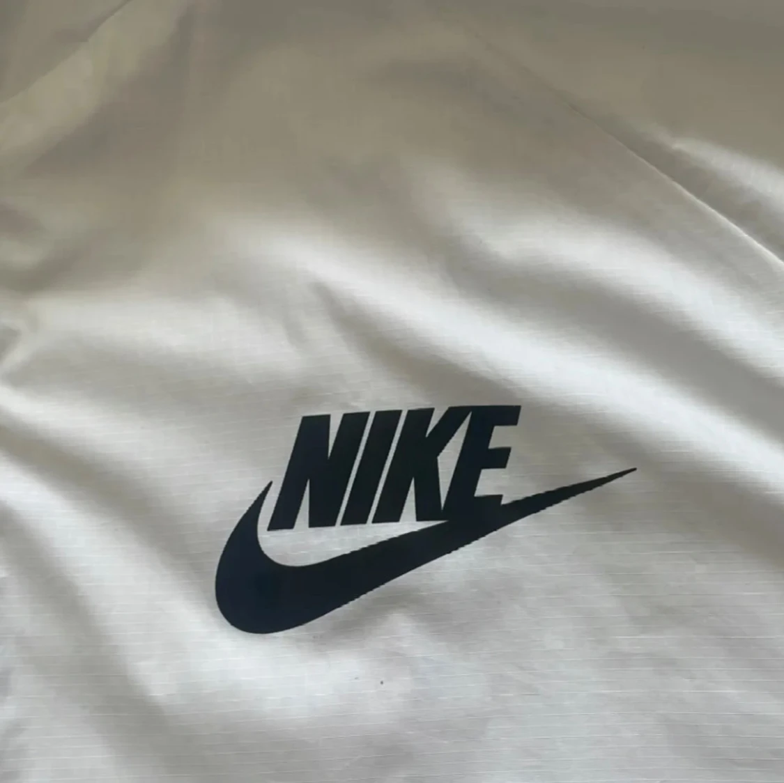 Nike svartvit vindjacka med huva L - 4