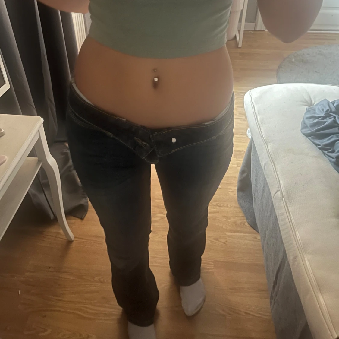 Mörkblå bootcut jeans från Lindex