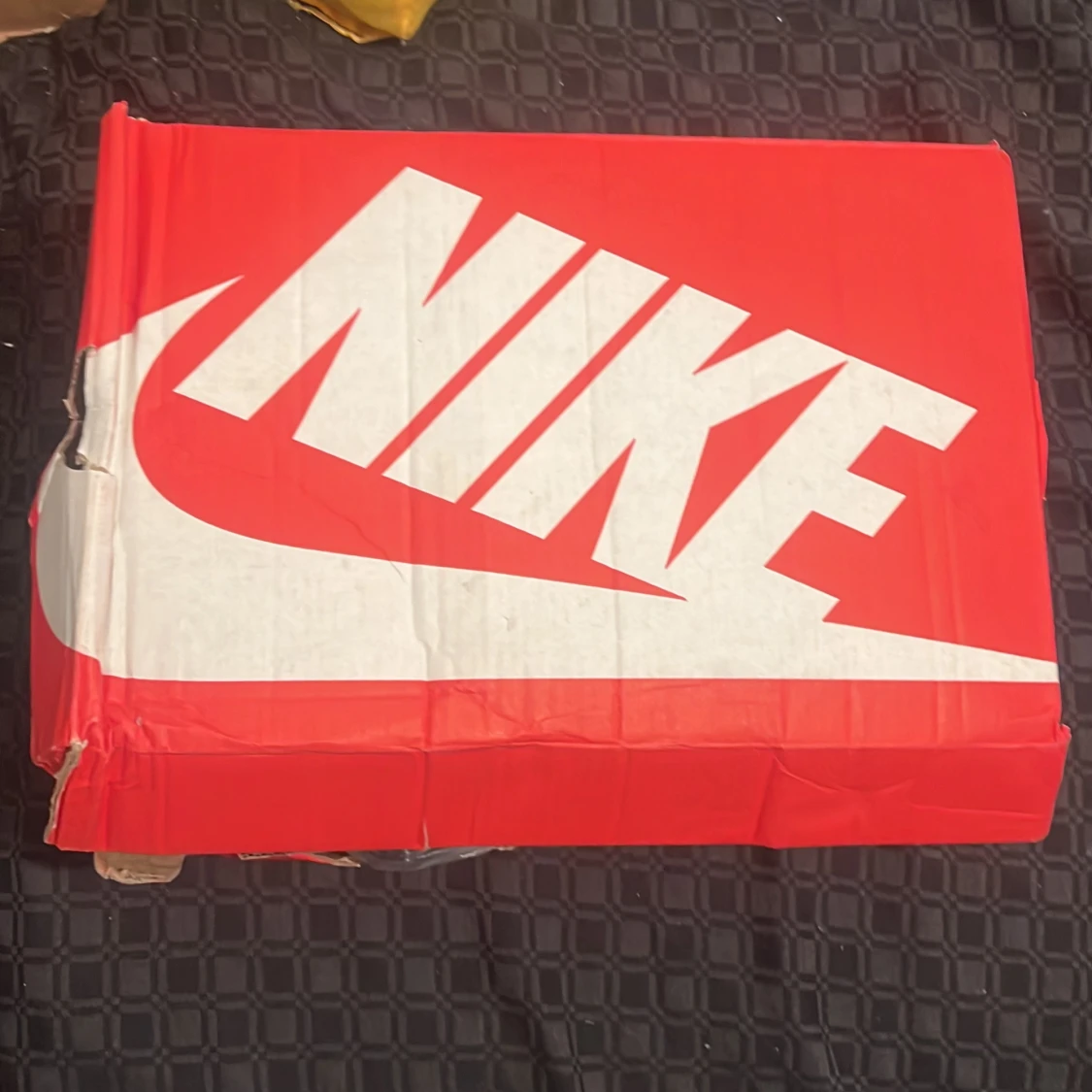 Nike sneakers svarta med guld detaljer