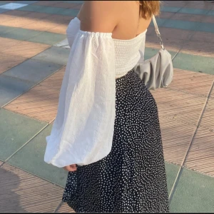 Omlottkjol - Prickig omlottkjol