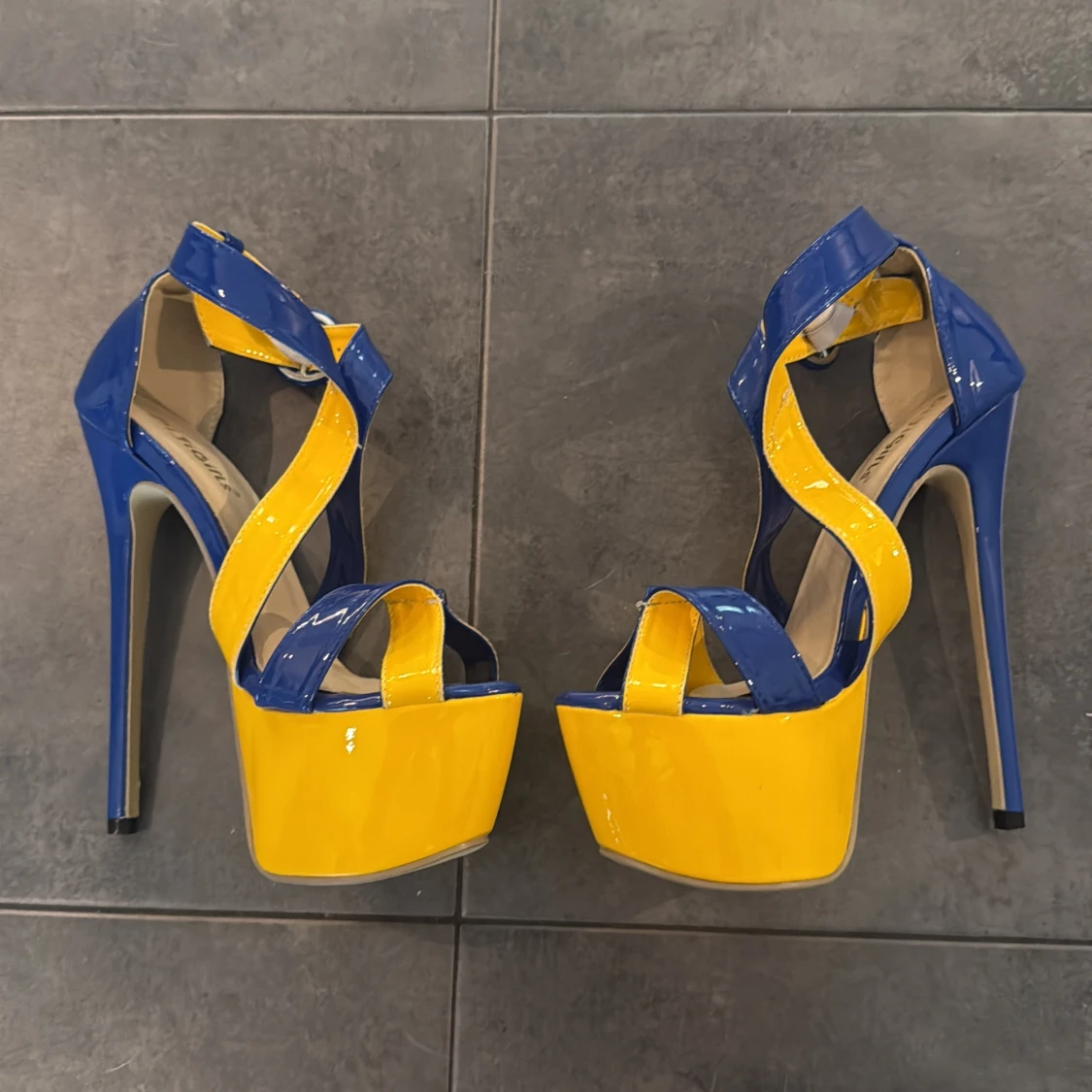 Blå och gula platåpumps från DiJiGirls - 3