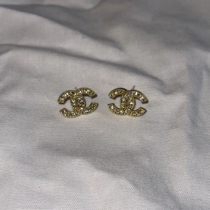 Örhängen  - Helt nya örhängen i rostfritt stål 