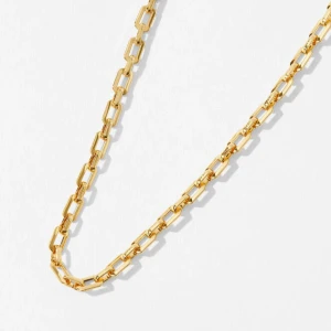 Guldpläterad kedja - Kortare kedja från Accessorize ❤️‍🔥Köpt i London, guldpläterad men ej äkta guld ✨Använd så inte helt ny, lite skavd på nån ställen i nacken så säljer billigt 🌟⭐️ Fin annars och passar till allt! Nypris ca 250kr.