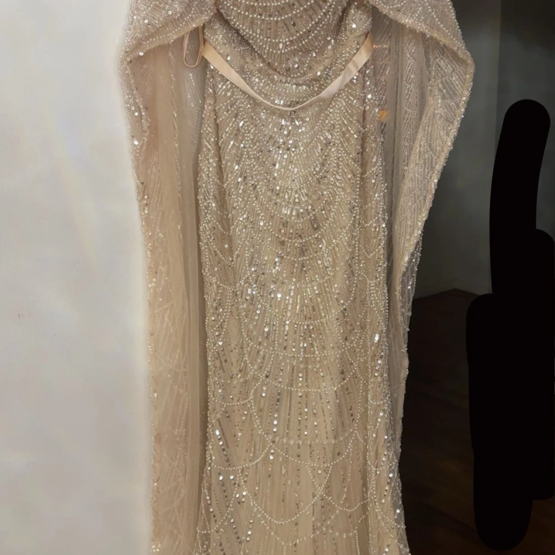 Champagnefärgad glittrig långklänning - 3