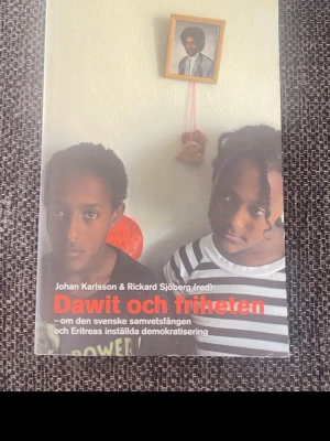 Dawit och friheten - En stark och engagerande bok om Dawit Isaak, svensk samvetsfånge i Eritrea. Genom familjens och vänners berättelser får du inblick i kampen för demokrati och yttrandefrihet, och om hur medier och politik påverkar en människas öde.