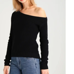 Fin off shoulder tröja i svart - Bra skick!